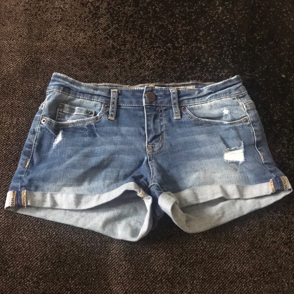 Aeropostale Ripped Shorty Shorts